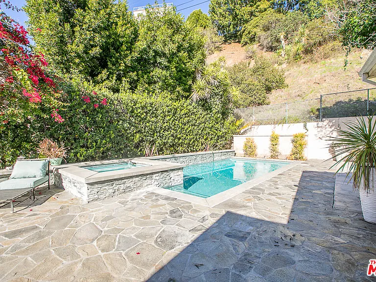 1628 Benedict Canyon Dr — Photo 9