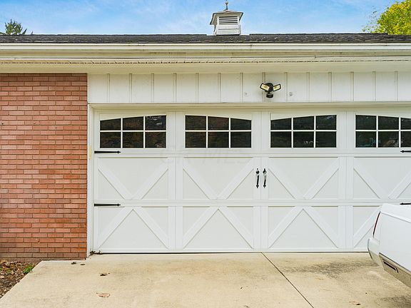 3rd image of 3717 Darbyshire Dr
