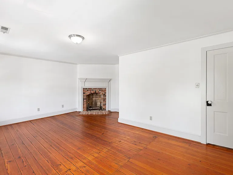 1307 Caroline St — Photo 27