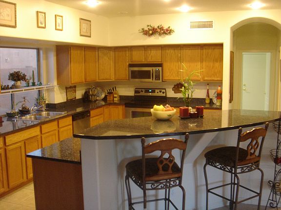 Granite Kitchen w/ Stainless Steel Appliances