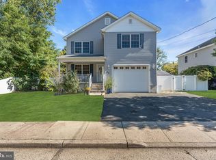 41 Manchester Ave, Keyport, NJ 07735