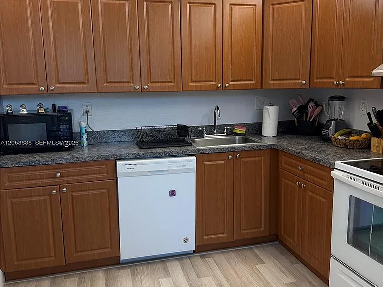 1315 Hampton Blvd #1315 — Photo 11