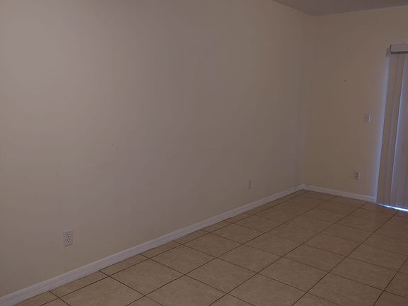 4th image of 1206 SE 8th St #103