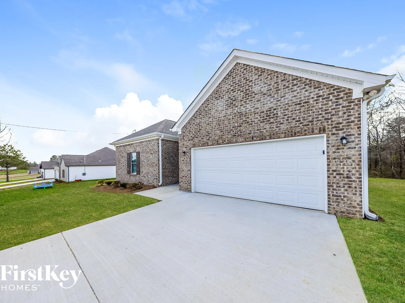 3 bed, 2.0 bath, 1801 sqft, $1,585 — Photo 2