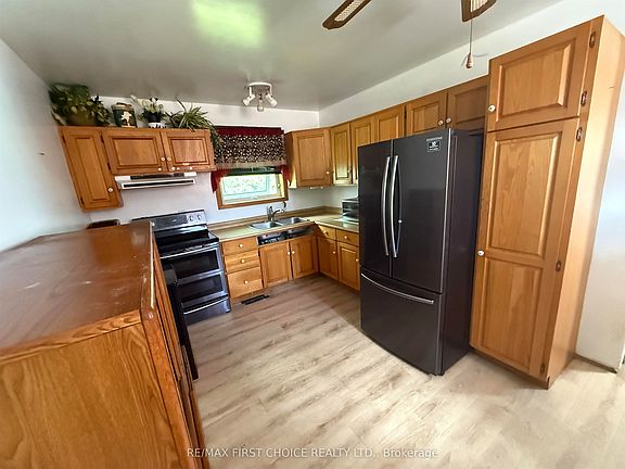 3rd image of 33 McDonald Rd