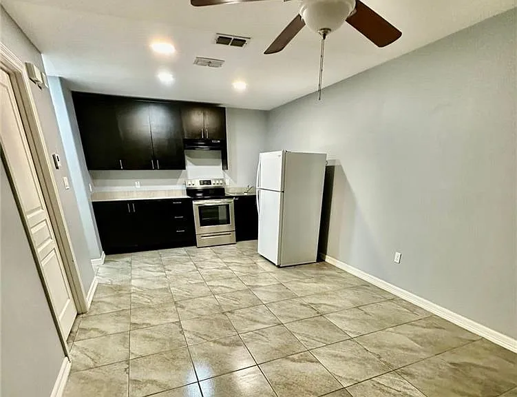 3206 Hill Crest Dr #5 — Photo 3