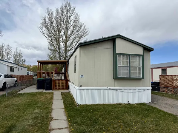 905 Daniel Boone Dr, Green River, WY 82935
