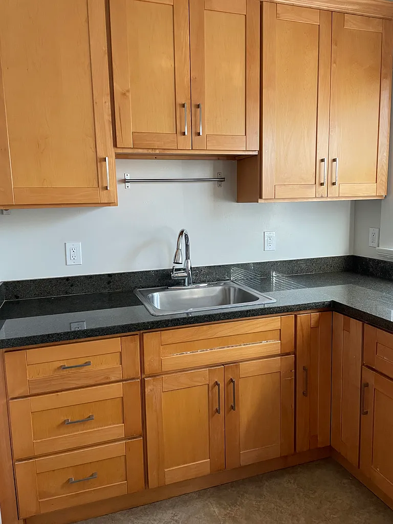 2325 McKinley Ave — Photo 4