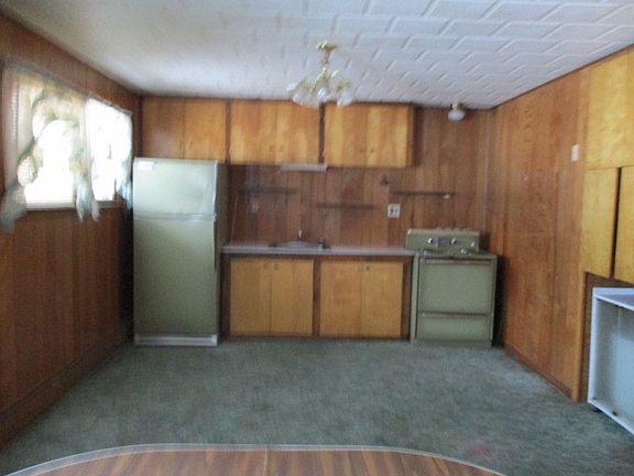 4th image of 2452 N Saint Helen Rd