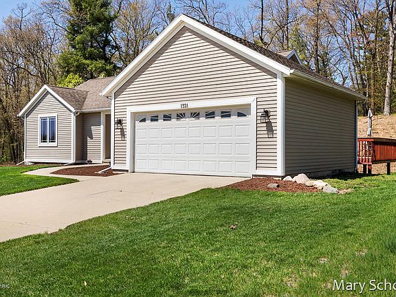 2nd image of 1321 Millwood Dr NE