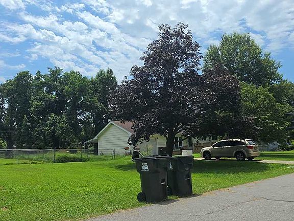 2nd image of 908 W Elm St