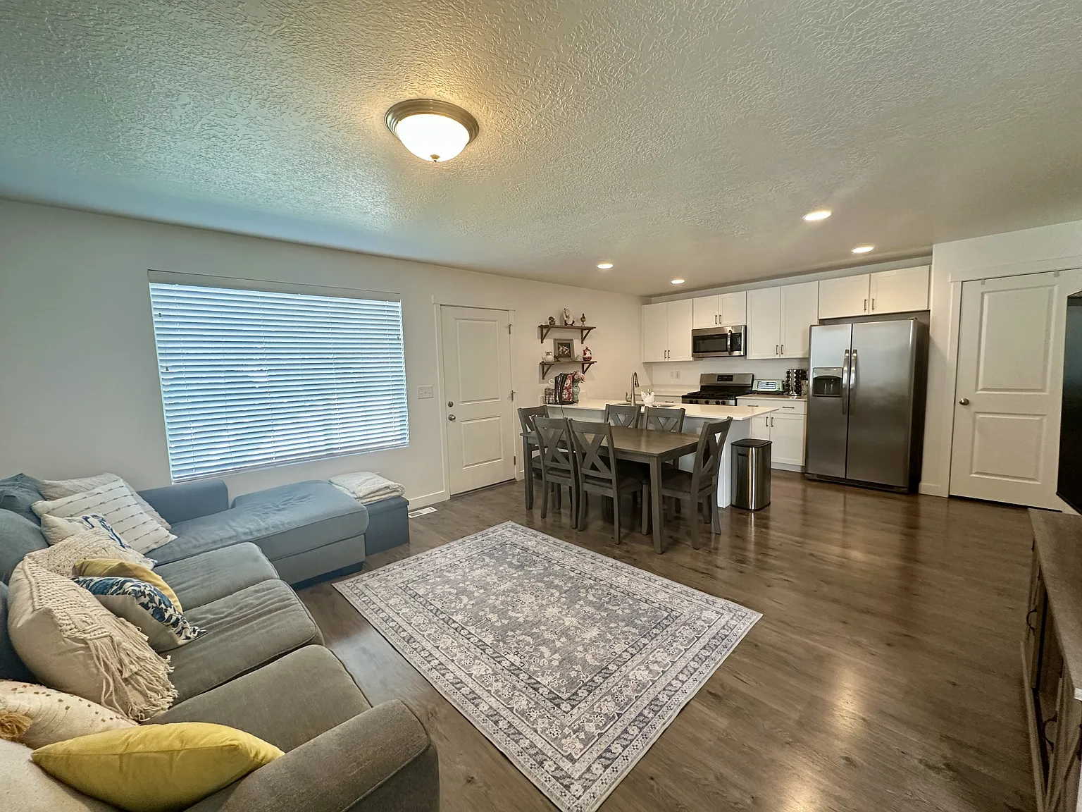 182 E Riverbend Rd - ELB - 1 — Photo 2