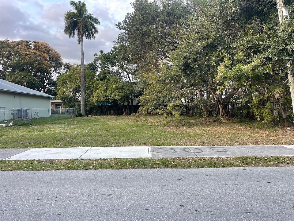 2nd image of 20 NW 10 Street