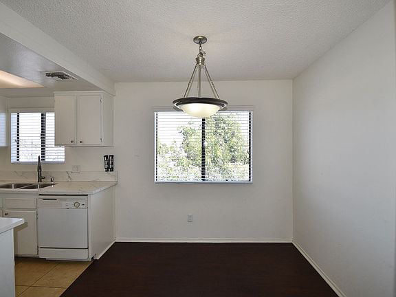 5th image of 12338 Oxnard St APT 201