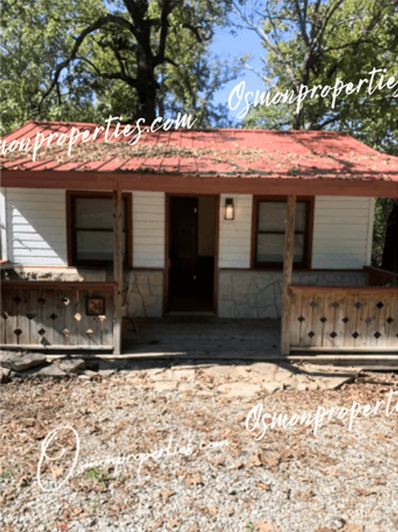 Carlton — Photo 1