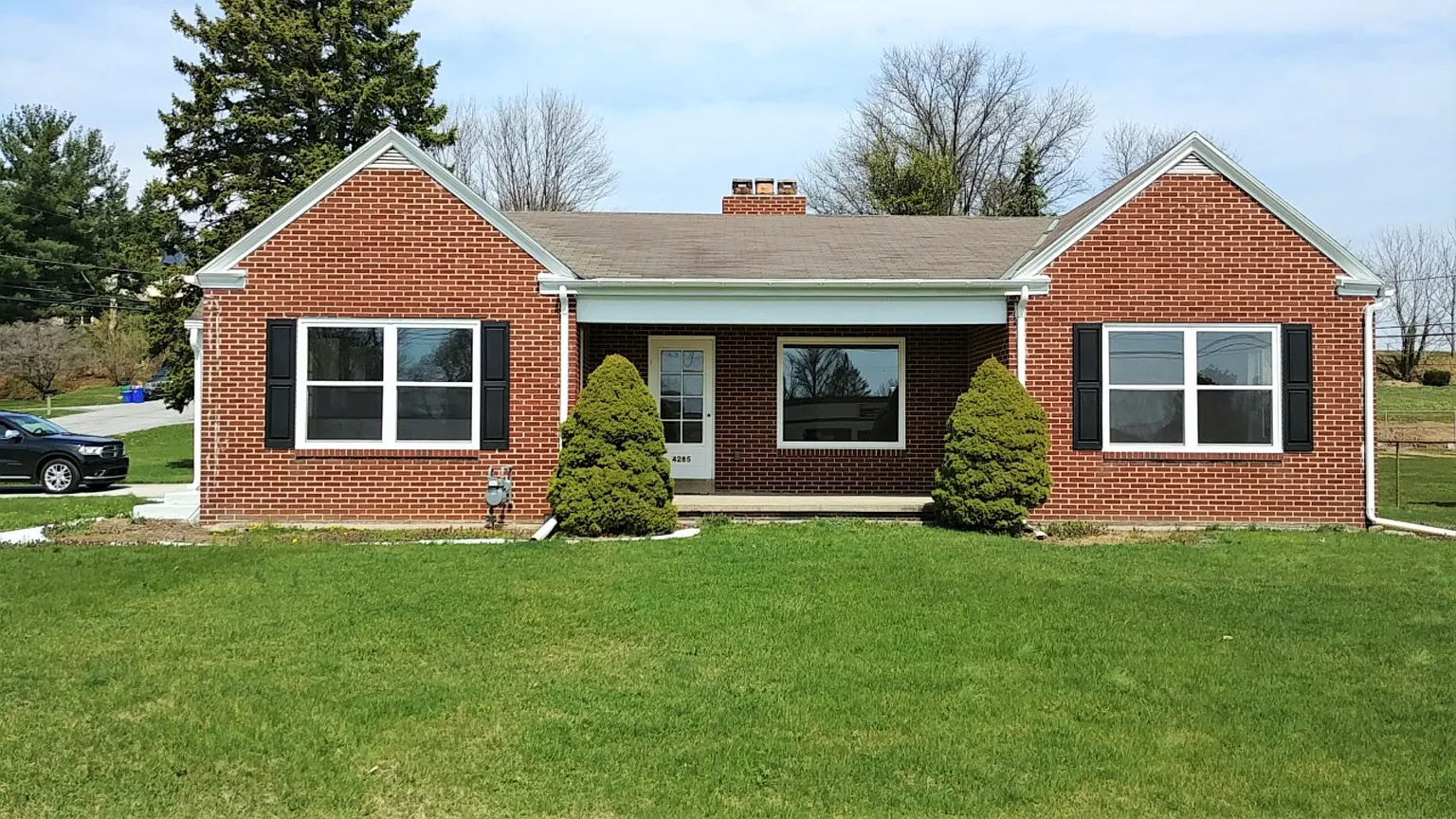 4285 W Market St photo 1