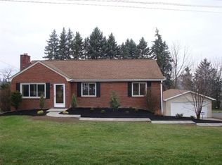 209 Hyeholde Dr, Coraopolis, PA 15108