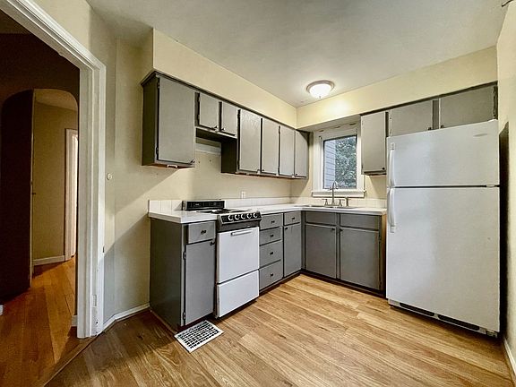 3rd image of 1447 Giddings Ave SE #1