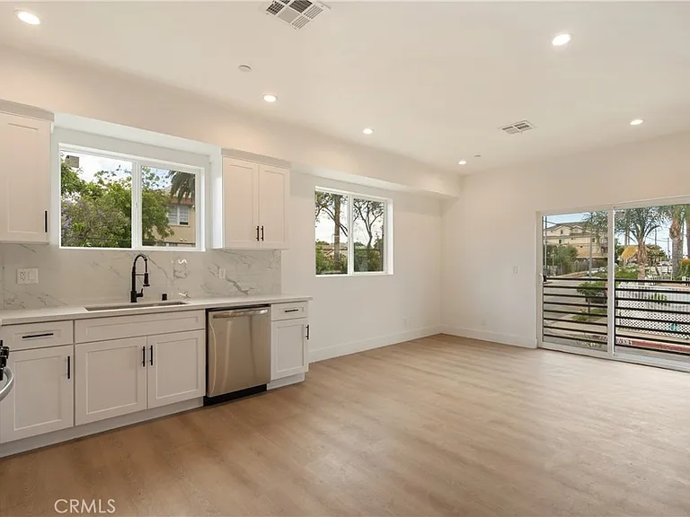 2843 Folsom — Photo 18