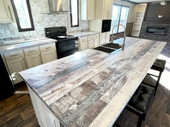 2524 Mary Ann Dr, Southport, FL 32409