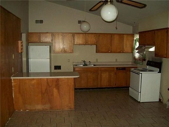 4th image of 4829 Wooddale Ave