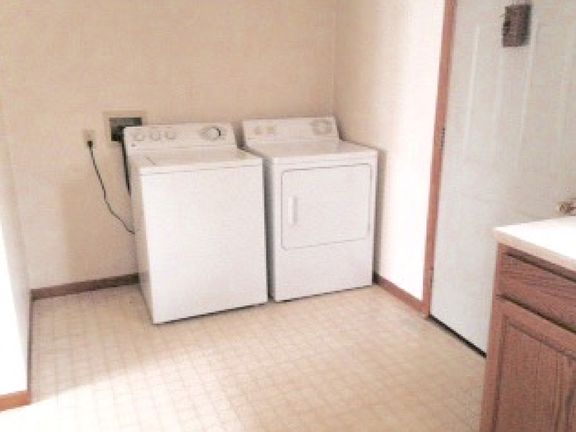3rd image of 403 10th Ave NW