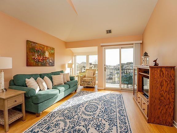 3rd image of 12 Tonkin Ct #12