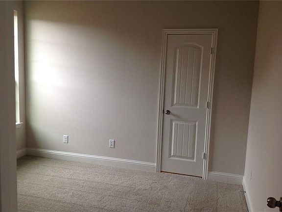 4th image of 421 Palamedes St