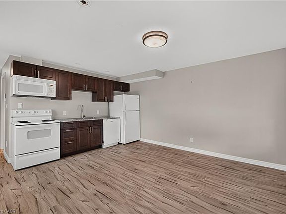 3rd image of 752 Sherring St