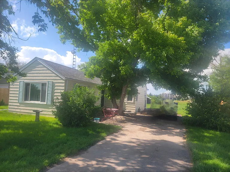 312 E Laughlin Rd — Photo 14