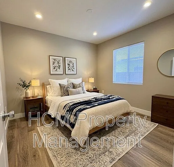 874 N Orange St — Photo 13