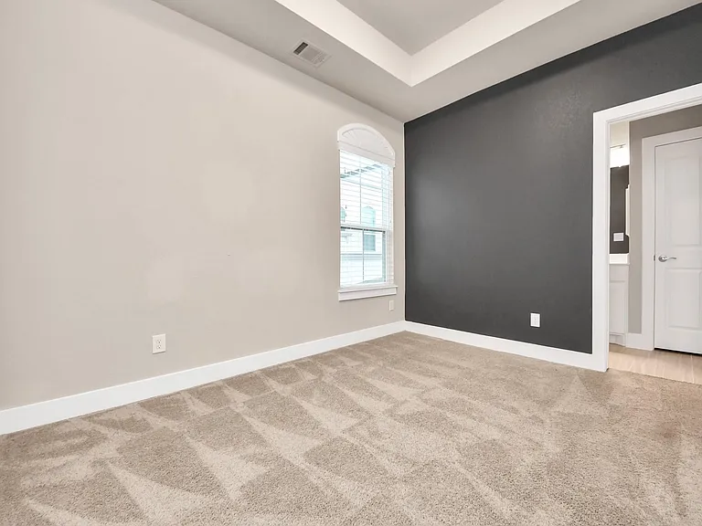 2704 Freund St — Photo 22