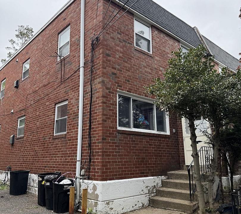 2nd image of 3335 Mary St