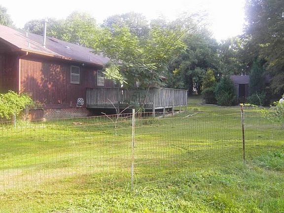 Fenced Yard. Nice Deck