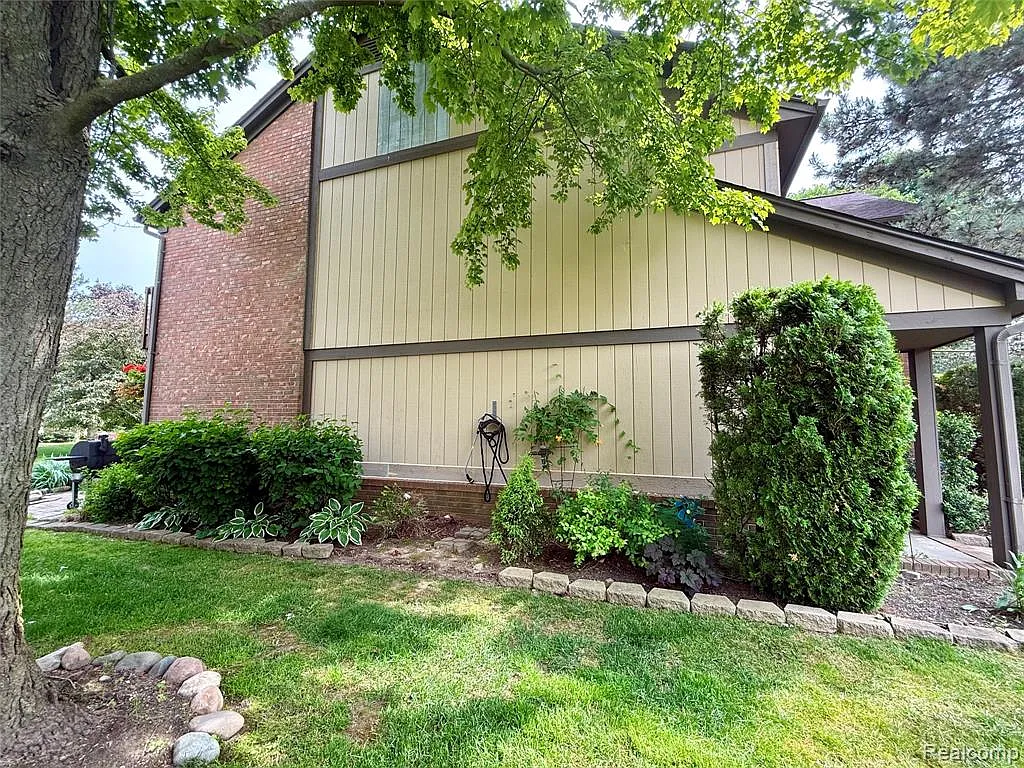 Building Photo - 1550 Meadow Side Dr #187