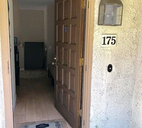 3rd image of 5720 Owensmouth Ave Unit 175