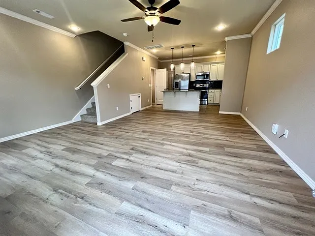 892 W Hughes St — Photo 3