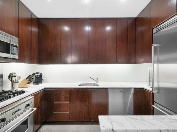 3 Hanover Square 13F image 2 of 8