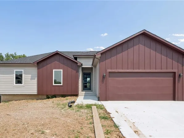 612 SE 21st St, Oak Grove, MO 64075