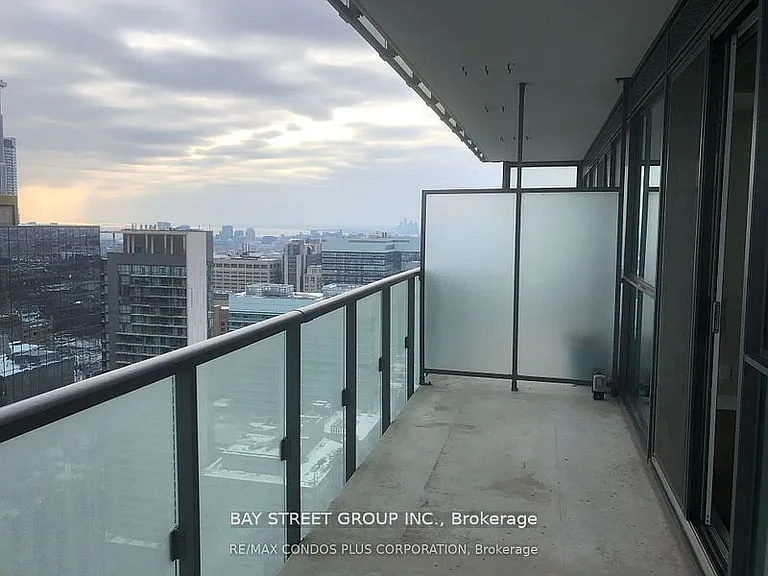 15 Grenville St #3802 — Photo 6