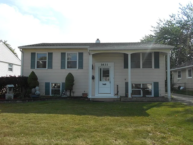 1631 Paul Ave photo 1