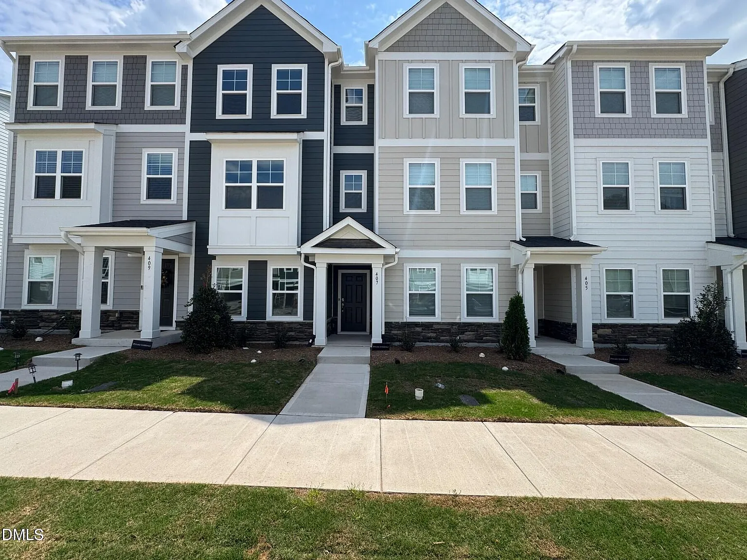 3 bed, 3.5 bath, 1800 sqft, $1,995 — Photo 1