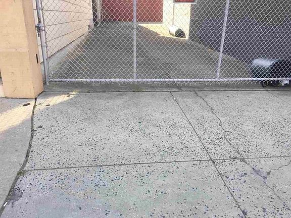 3rd image of 725-727 Broadway