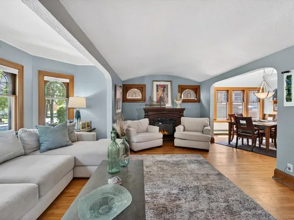 3261 S Logan AVENUE, Milwaukee, WI 53207