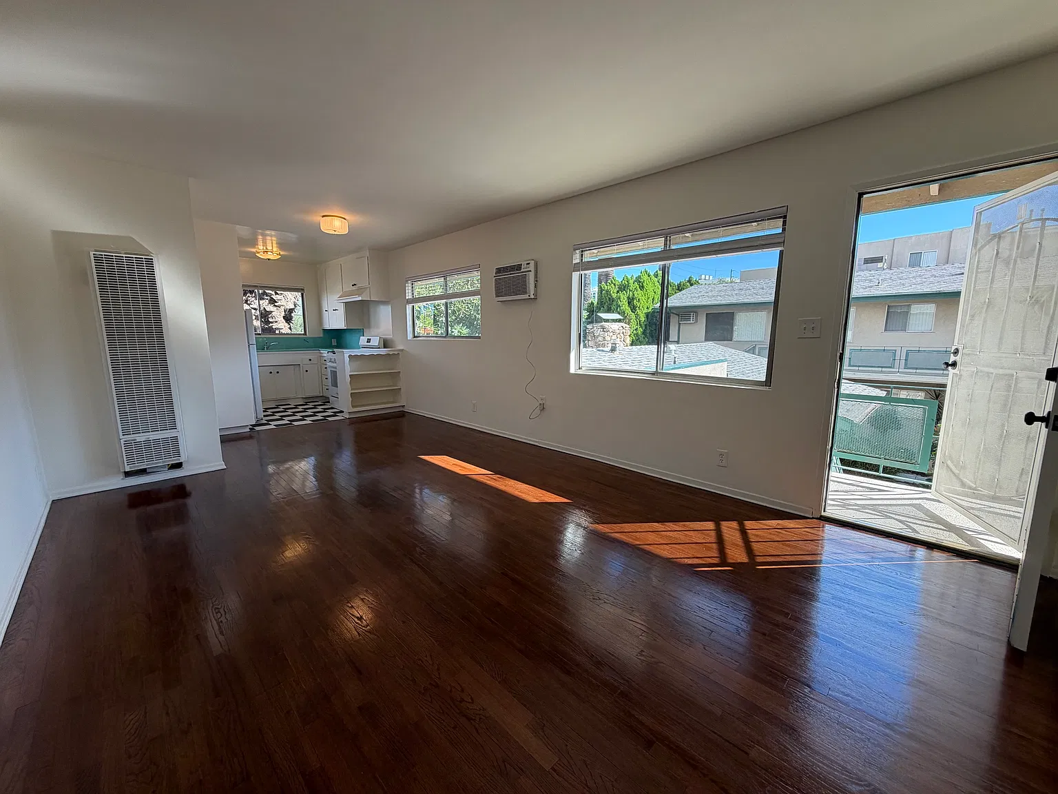 Kester Ave, Sherman Oaks — Photo 2