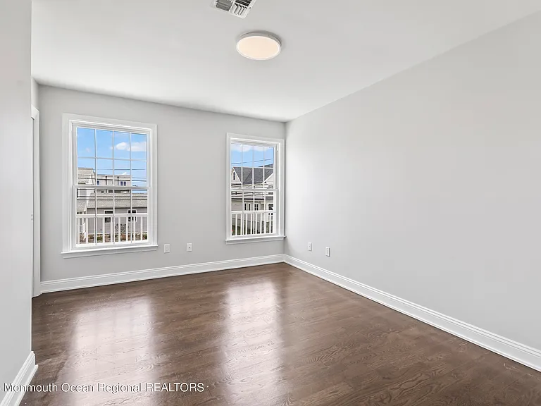 74 Seaview Ave — Photo 4