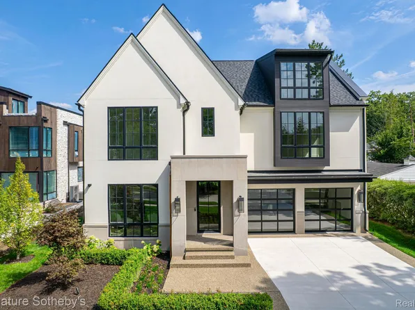 1042 Brookwood St, Birmingham, MI 48009