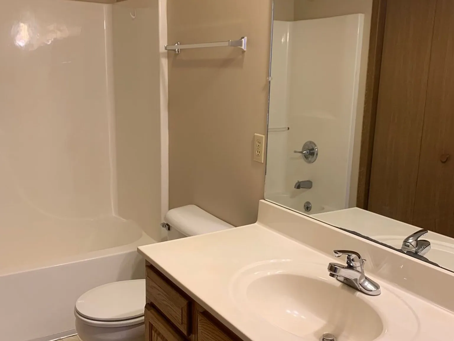 The Gables Apartments — Photo 3