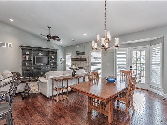 3rd image of 580 Trevi Ln