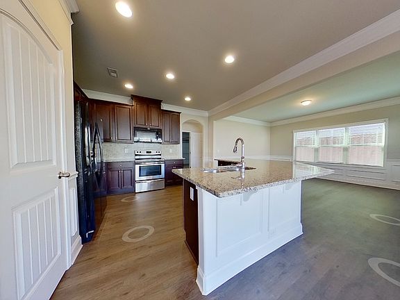 5th image of 147 Fort Dr